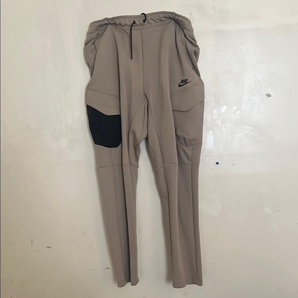 Nike Tan Sweatpants with Sleek Design and Comfort